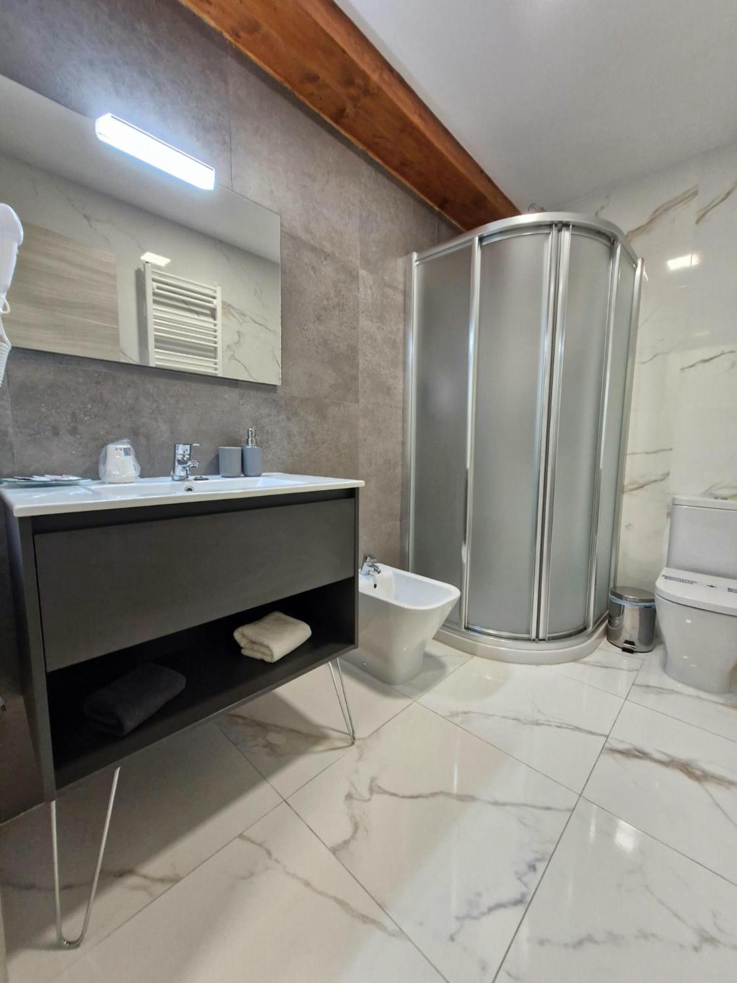 Feeling Home - Suites&Rooms León Zewnętrze zdjęcie